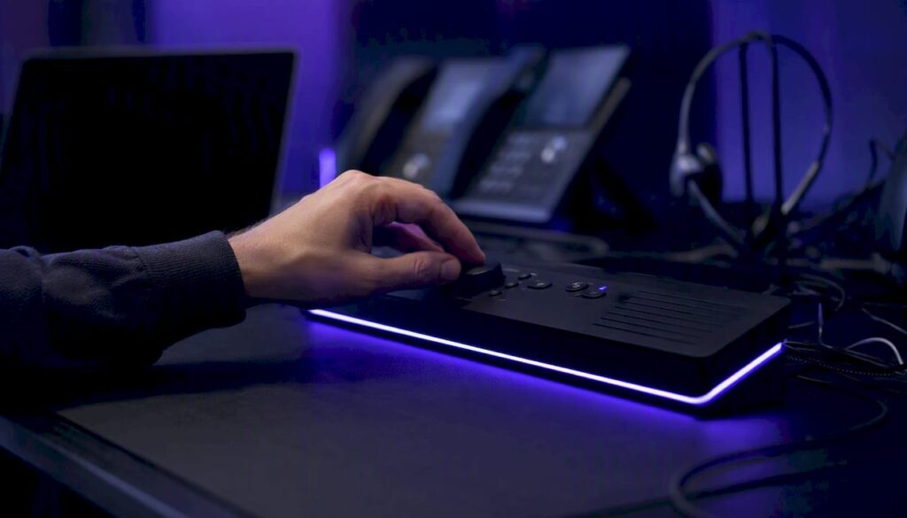 Hand adjusting contact center AI equipment