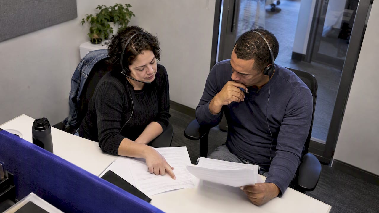 Reviewers calibrate a customer service scorecard